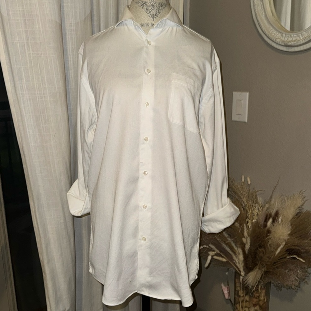 Trim Fit Classic White Men's Button-Up Shirt